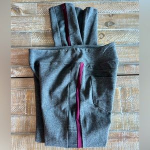 Mudd gray w/fusha/maroon stripe leggings size medium.